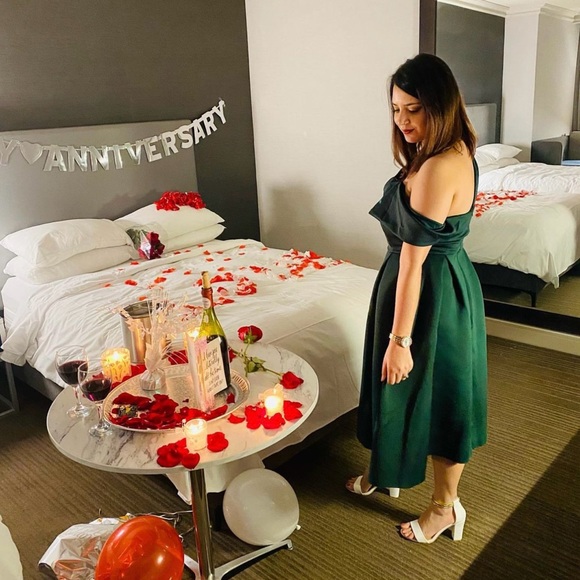 Selling this lovely piece in Medium Size - Picture 2 of 3